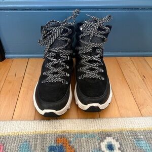 Sorel Kinetic Breakthru Conquest Boot Women's 8.5 Black White Waterproof Snow